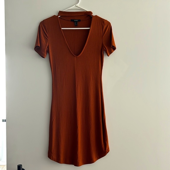 F21 Cutout High Neck Dolphin Hem Dress - Picture 2 of 2